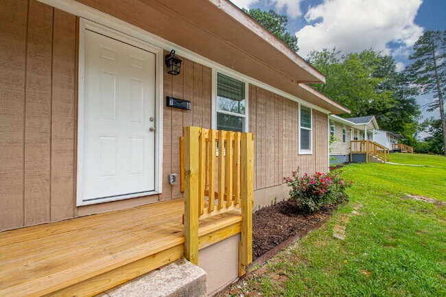 Building Photo - For Rent: Spacious Studio with 2 Baths in the Heart of Benton – 7B Hiland Place