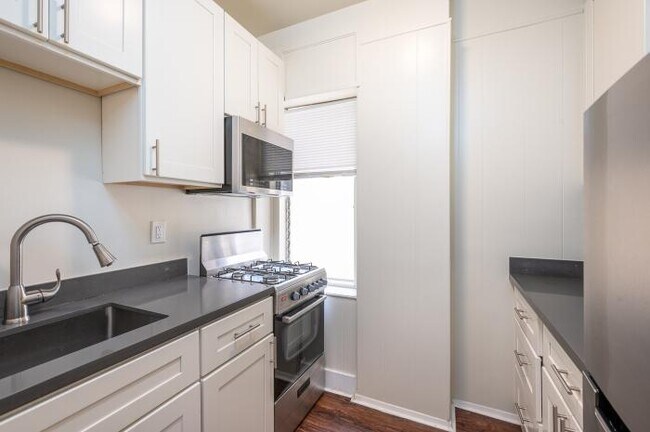 Building Photo - bedroom in San Francisco CA 94102