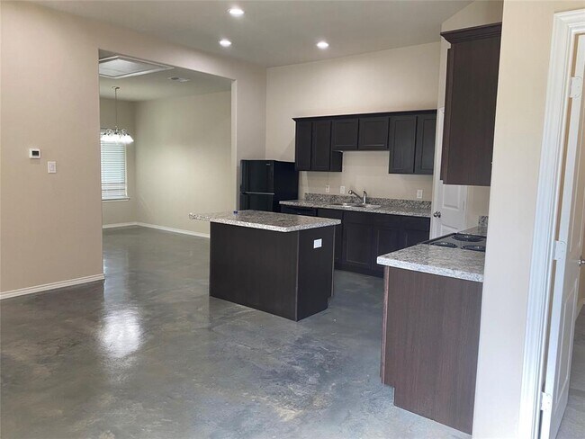 Foto del edificio - 15669 Sycamore Dr