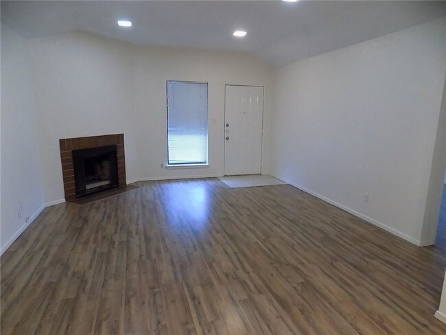 Building Photo - 5430 Lakeview Pkwy