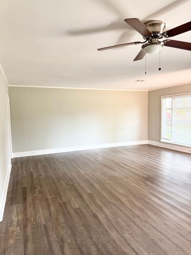 Building Photo - ** 4 Bed 2 Bath located in Morningview ** Call 334-366-9198 to schedule a self tour