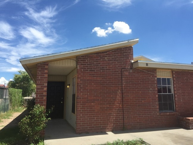 Building Photo - 3512 E Glen Dr
