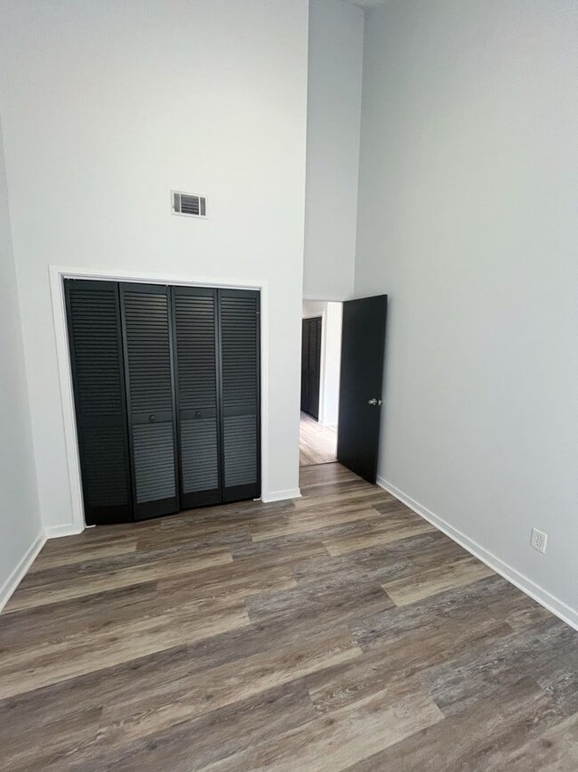 Building Photo - 2 Bedroom Townhome in North Charleston