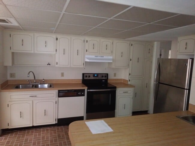 Building Photo - 8120 Pagoda Dr