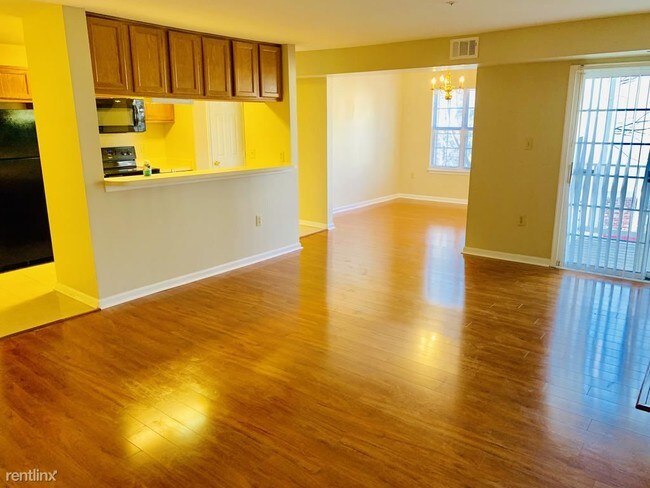 Building Photo - 9605 Lake Point Ct