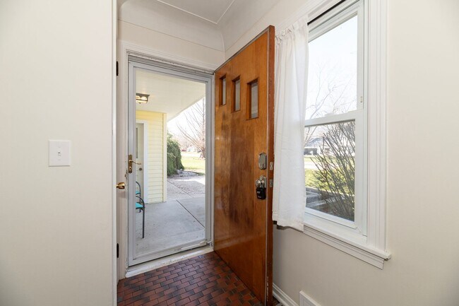 Building Photo - Three Bedroom Home in Kalamazoo