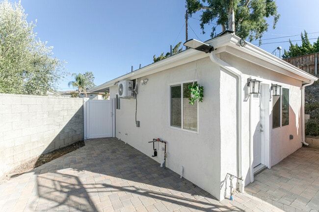 Building Photo - 7209 Dos Rios Dr