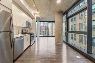 Building Photo - 707 S Clark St