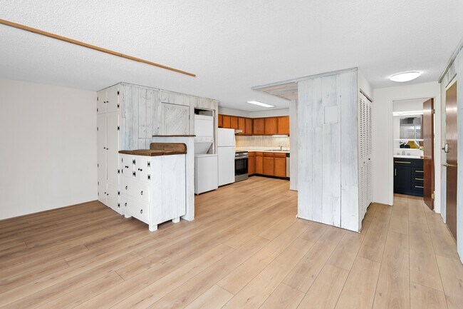 Building Photo - 700 S Monarch St