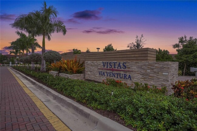 Building Photo - 909 NE 211th St