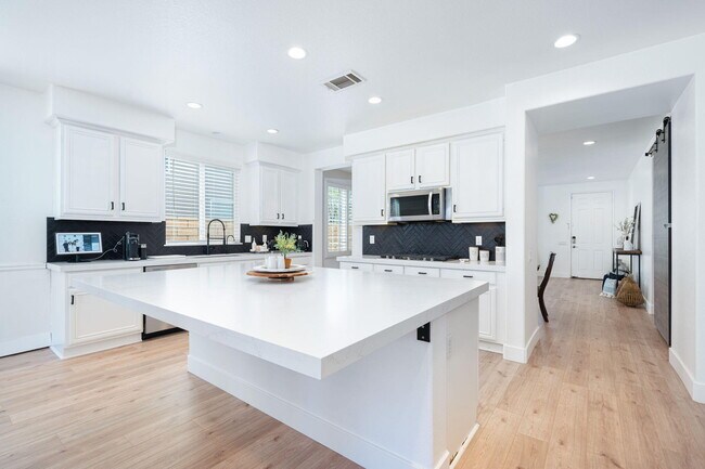 Foto del edificio - 37264 Bosley St