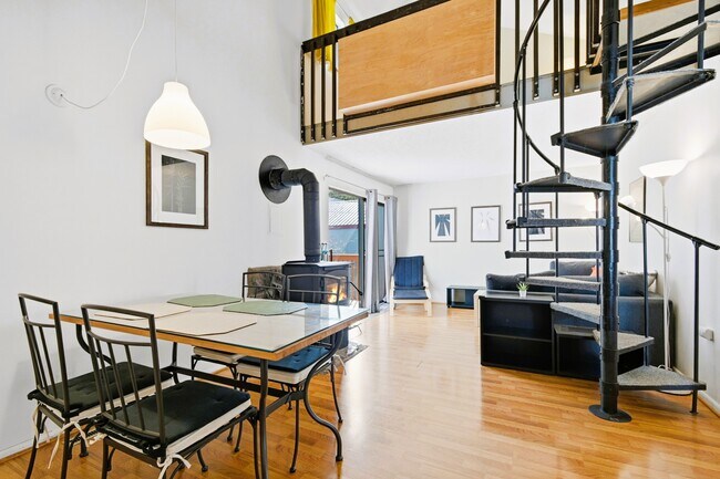 Foto del edificio - 1901 Clear Creek Dr