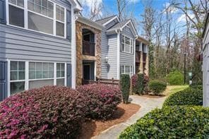 Building Photo - 708 Madison Ln S E