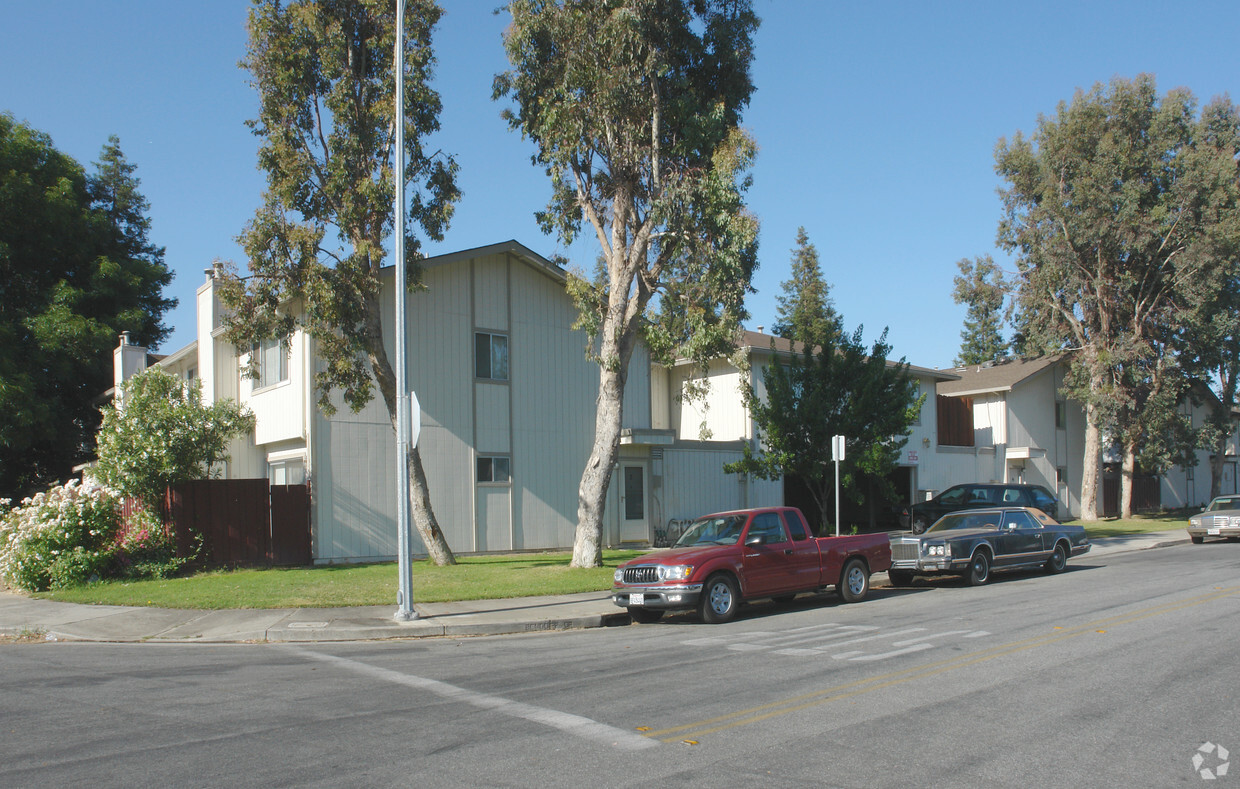 Foto del edificio - 240 Bendorf Dr