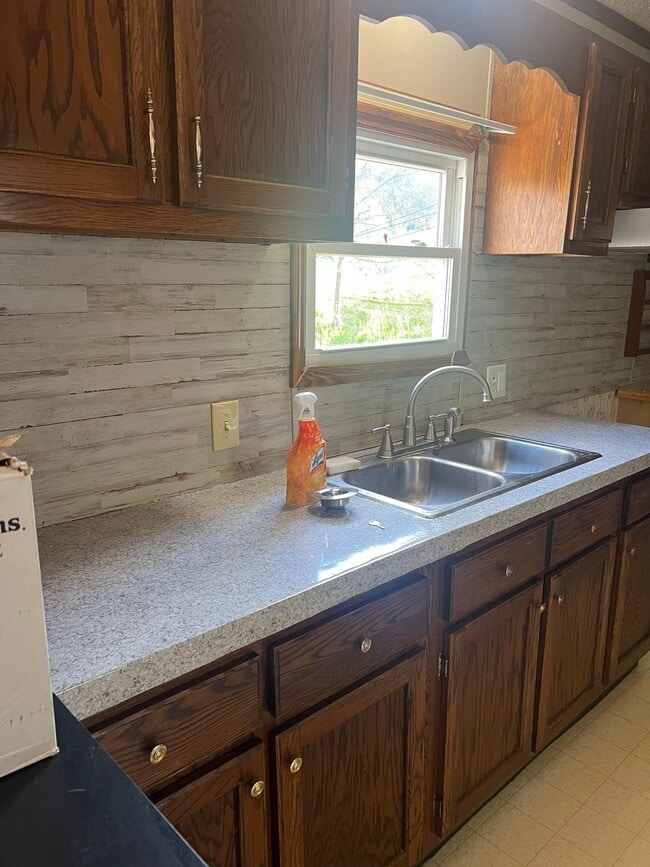 Foto del edificio - 3391 Bandy Rd