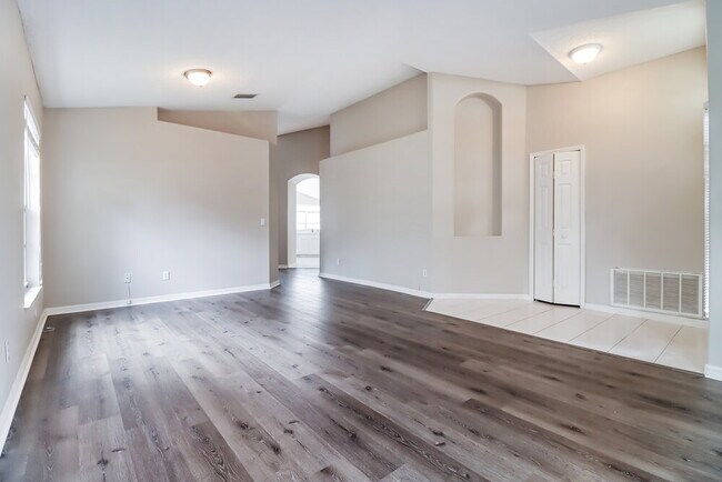 Foto del edificio - 4846 Ridgemoor Cir