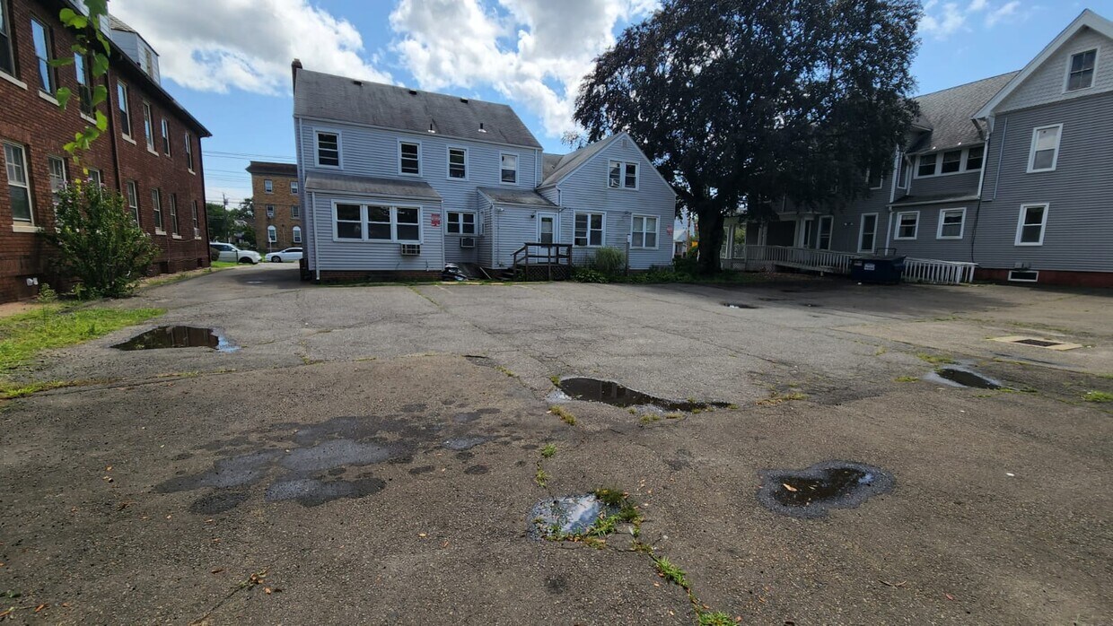 Building Photo - 309 Main St