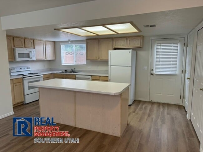 Building Photo - Dixie Downs Townhouse