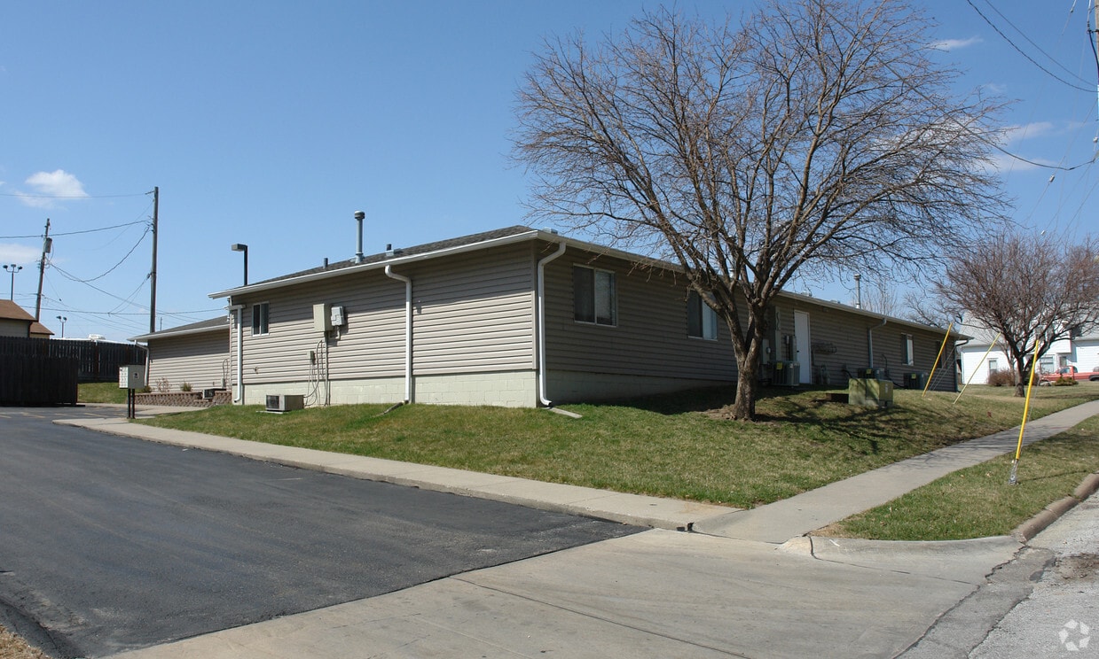 Primary Photo - 2301 Deer Park Blvd