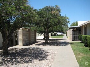 Building Photo - 5429 W Glenrosa Ave