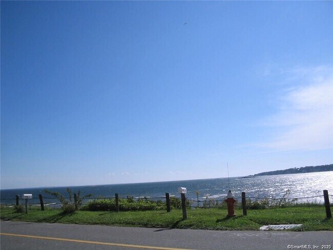 Foto del edificio - 234 Giants Neck Rd