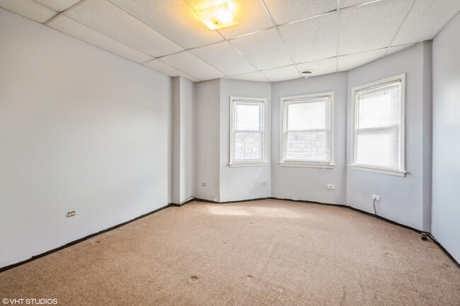 Building Photo - 4119 W Montrose Ave