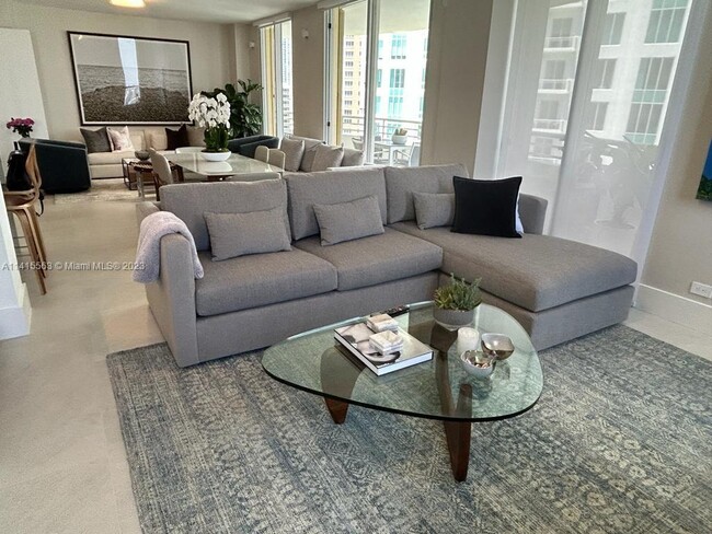 Building Photo - 888 Brickell Key Dr