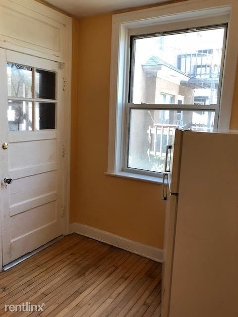 Building Photo - 2 br, 1 bath Apartment - 2052 W Estes Ave