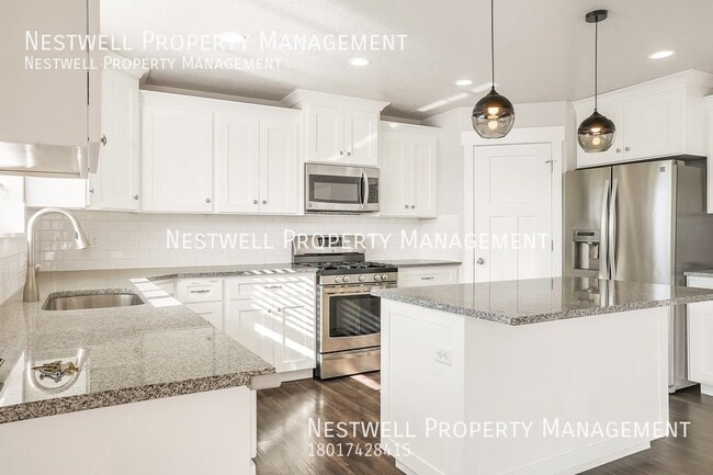 Building Photo - Custom-Built Dream Home with Stunning View...