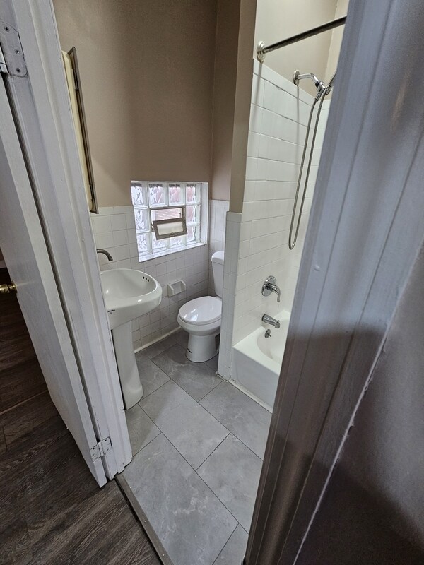 Building Photo - 2938 W Susquehanna Ave