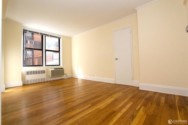 Building Photo - 319 W 13th St