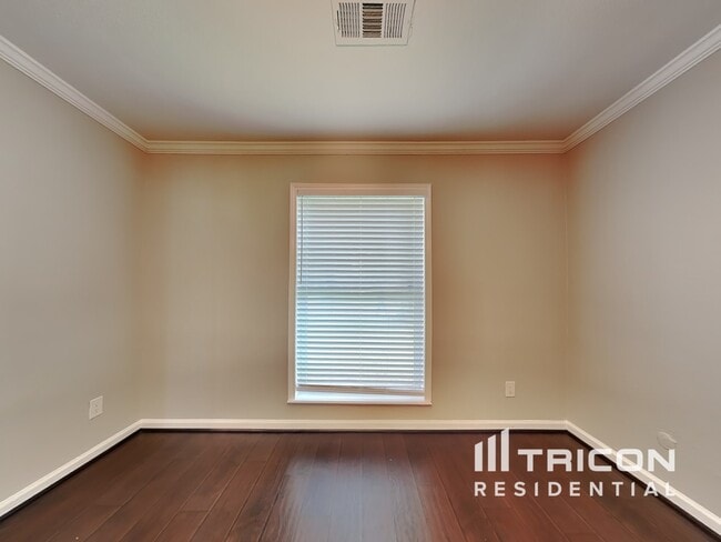 Foto del edificio - 8127 Twin Hills Dr