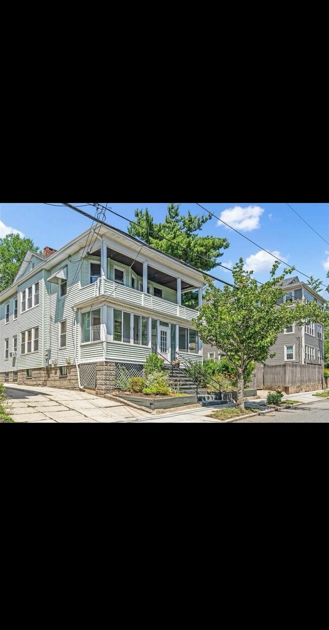 Building Photo - 207 Jewett St