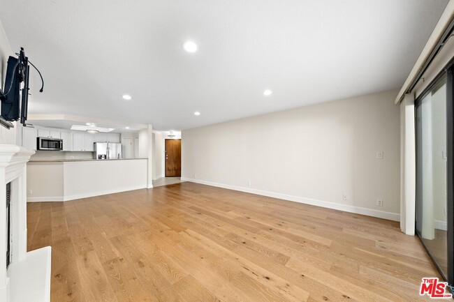 Building Photo - 1633 S Bentley Ave