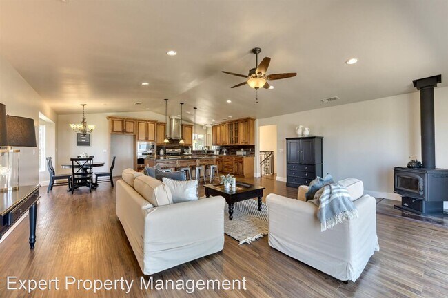 Building Photo - 5 br, 3 bath House - 4101 Hawk View Rd.