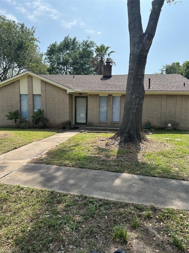 Building Photo - 3310 Hilton Head Ct