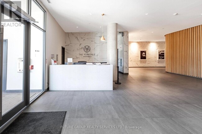 Building Photo - 130 Varna Dr