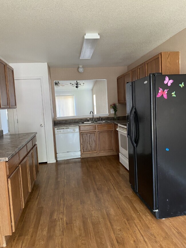 Foto del edificio - 3 bedroom - Brush Hollow