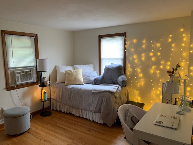 Building Photo - 7 W Silver St