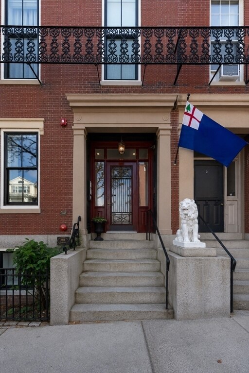 Foto del edificio - 284 Bunker Hill St