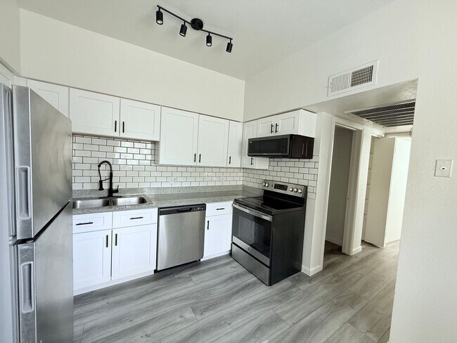 Foto del edificio - 1 Bedroom condo in Phoenix