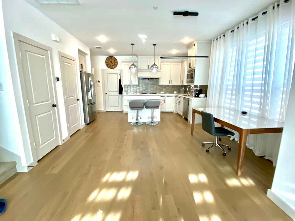 Kitchen - 586 Cobblestone Ln