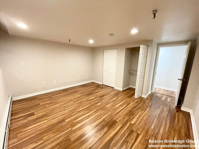 Foto del edificio - HOT FENWAY LISTING!!!!
