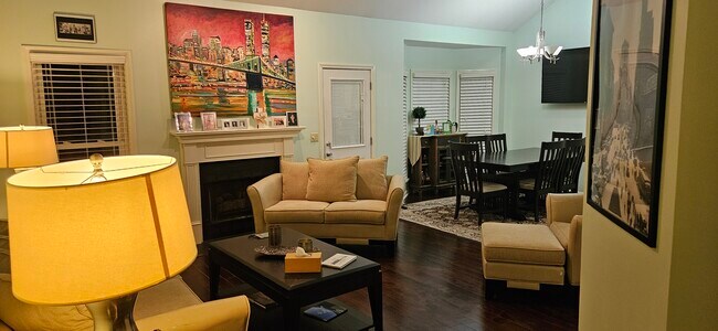 Foto del edificio - 905 S Woodstone Ln