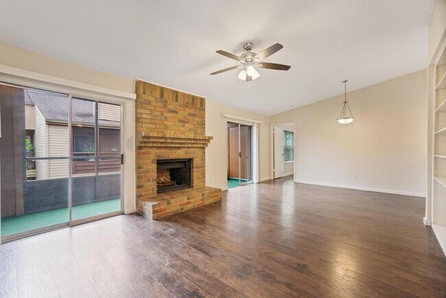 Foto del edificio - 10555 Turtlewood Ct