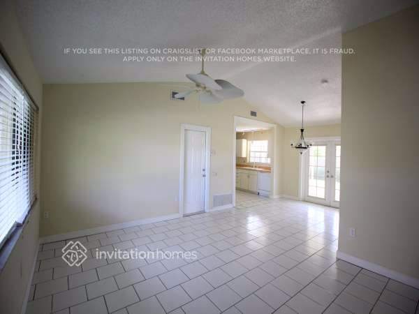 Foto del edificio - 4580 NW 113th Terrace