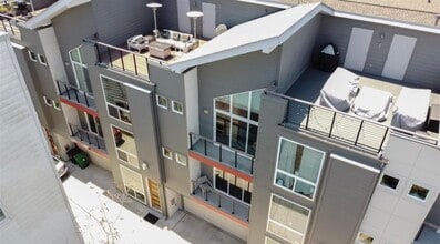Building Photo - 5305 Darling St