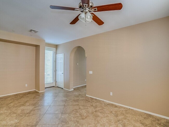 Building Photo - 4 Bedroom Single Family Home in Tempe