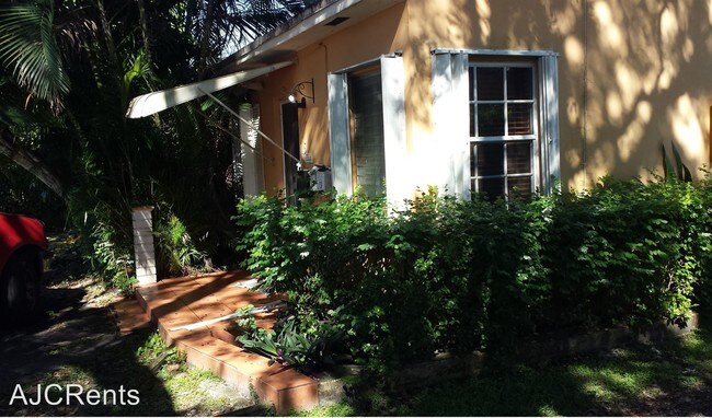 Building Photo - 2317 SW 58th Ct