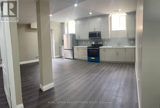 Building Photo - 20 Elverton Cres